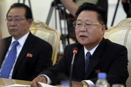 Phó Chủ tịch đảng Lao động Triều Tiên Choe Ryong-Hae (phải). (Nguồn: AFP/TTXVN)