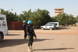 Các binh sỹ MINUSMA tuần tra tại thành phố Timbuktu, Mali. (Nguồn: AFP/TTXVN)