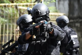 Cảnh sát Indonesia tham gia diễn tập chống khủng bố tại Denpasar, Bali. (Nguồn: AFP/TTXVN)