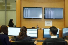 Kiểm tra, giám sát đấu thầu trái phiếu điện tử. (Ảnh: Tuấn Anh/TTXVN)