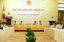 Bộ trưởng, Chủ nhiệm Văn phòng Chính phủ Mai Tiến Dũng trả lời câu hỏi của phóng viên. (Ảnh: Dương Giang/TTXVN)
