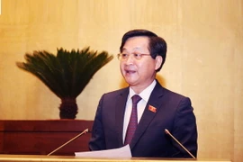 Tổng Thanh tra Chính phủ Lê Minh Khái thừa uỷ quyền của Thủ tướng Chính phủ trình bày Báo cáo giải trình, tiếp thu, chỉnh lý dự án Luật Phòng, chống tham nhũng (sửa đổi). (Ảnh: Nguyễn Dân/TTXVN)