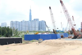 Một đoạn đường thuộc dự án đang thi công dang dở. (Ảnh: Trần Xuân Tình/TTXVN)