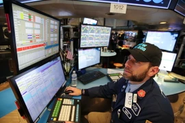 Giao dịch viên tại Sàn giao dịch chứng khoán New York, Mỹ. (Nguồn: THX/TTXVN)