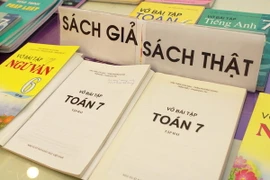 Sách giáo khoa của Bộ Giáo dục và Đào tạo bị làm giả rất nhiều. (Ảnh: Minh Tú/TTXVN)