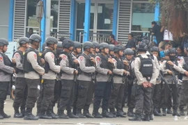 Cảnh sát chống khủng bố Jakarta triển khai lực lượng. (Ảnh: Đỗ Quyên/Vietnam+)