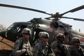 Binh sỹ Mỹ tham gia huấn luyện cho quân đội Iraq. (Nguồn: AFP/TTXVN)