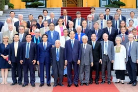 Chủ tịch nước Trần Đại Quang tiếp các nhà khoa học quốc tế nhân dịp sang Việt Nam dự Hội thảo Khoa học để phát triển. (Ảnh: Nhan Sáng/TTXVN)