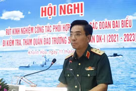 Trung tướng Nguyễn Doãn Anh, Ủy viên Ban Chấp hành Trung ương Đảng, Ủy viên Quân ủy Trung ương, Phó Tổng Tham mưu trưởng Quân đội Nhân dân Việt Nam phát biểu chỉ đạo tại hội nghị. (Ảnh: TTXVN phát)
