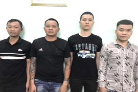 Các đối tượng tại cơ quan điều tra. (Ảnh: TTXVN phát)