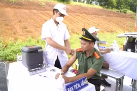 Tiêm vaccine phòng COVID-19. (Ảnh: Ngọc Minh/TTXVN)