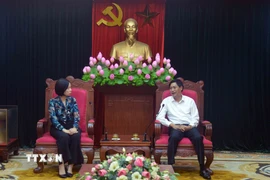 Tổng Giám đốc TTXVN Vũ Việt Trang làm việc với Bí thư Tỉnh ủy Sơn La Nguyễn Hữu Đông. (Ảnh: Quang Quyết/TTXVN)