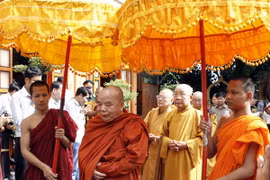 Thăm và chúc mừng đồng bào Khmer nhân dịp lễ Sen Dolta