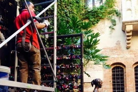 Quê hương Romeo và Juliet "tuyên chiến" với khóa tình yêu