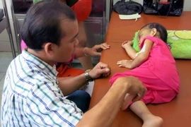 Hỗ trợ pháp lý để xác định cha đẻ của cháu bé 4 tuổi bị bạo hành