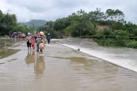 Nhiều người bị lũ cuốn trôi do ảnh hưởng của bão số 3