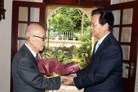 Thủ tướng Nguyễn Tấn Dũng mừng thượng thọ giáo sư Vũ Khiêu