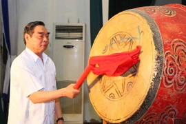 Tưng bừng không khí khai giảng năm học mới trên cả nước