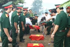 Quy tập 17 bộ hài cốt liệt sỹ hy sinh tại Lào và Campuchia