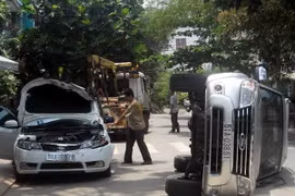 TP.HCM: Xe ôtô 7 chỗ mất lái gây ra tai nạn liên hoàn