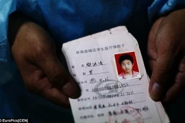 Em trai tự sát để gia đình có tiền cứu anh bệnh nặng