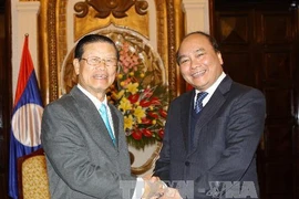 Phó Thủ tướng Lào làm việc với Ngân hàng Nhà nước