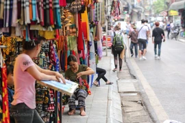 Nhiều hộ kinh doanh theo cách truyền thống đã lâu đời, việc đầu tư thêm công nghệ sản xuất, mở rộng mô hình, làm sổ sách kế toán là điều họ không muốn. (Ảnh: Vietnam+)