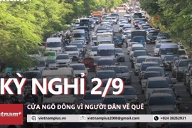 Giao thông nhiều tuyến cửa ngõ Hà Nội ùn ứ vì người dòng người đổ về quê nghỉ lễ