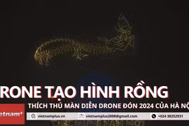 Khách quốc tế thích thú với hình tượng rồng trong màn diễn drone của Hà Nội 