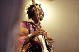 Đạo diễn gốc Việt được mời làm phim về huyền thoại nhạc rock Jimi Hendrix 