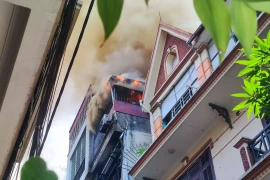 Hà Nội: Cháy nhà dân ở Trần Quý Kiên, không có thiệt hại về người