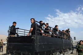 Lực lượng chống khủng bố Iraq tiến vào thị trấn Bazwaia, phía nam Mosul ngày 31/10. (Nguồn: THX/TTXVN)
