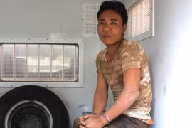 Nghi phạm Phù Minh Tuấn bị tạm giữ. (Ảnh: Trung Thực/TTXVN phát)