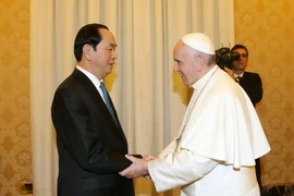 Giáo hoàng Francis đón tiếp Chủ tịch nước Trần Đại Quang. (Ảnh: Nhan Sáng/TTXVN)