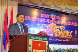 Ông Huỳnh Cách Mạng, Phó Chủ tịch UBND Thành phố Hồ Chí Minh, Chủ tịch Hội hữu nghị Việt Nam-Lào tại Thành phố Hồ Chí Minh, phát biểu trong buổi họp mặt. (Ảnh: Thế Anh/TTXVN)