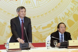 Thứ trưởng Bộ Khoa học và Công nghệ Phạm Công Tạc trả lời các câu hỏi của phóng viên tại buổi họp báo. (Ảnh: Doãn Tấn/TTXVN)