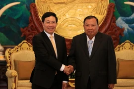 Phó Thủ tướng, Bộ trưởng Ngoại giao Phạm Bình Minh đến chào Tổng Bí thư, Chủ tịch nước Lào Bounnhang Volachith. (Ảnh: Phạm Kiên/TTXVN)