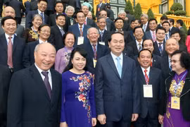 Chủ tịch nước Trần Đại Quang gặp mặt thân mật Đoàn đại biểu thầy thuốc tiêu biểu đạt giải thưởng Đặng Văn Ngữ của Bộ Y tế. (Ảnh: Nhan Sáng/TTXVN)