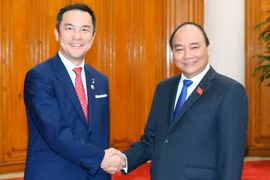Thủ tướng Nguyễn Xuân Phúc tiếp ông Eikei Suzuki, Thống đốc tỉnh Mie, Nhật Bản đang thăm và làm việc tại Việt Nam. (Ảnh: Thống Nhất/TTXVN)