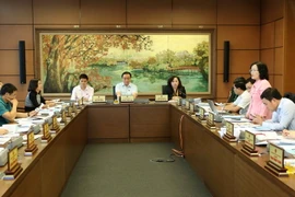Đoàn đại biểu Quốc hội Thành phố Hà Nội thảo luận tại tổ. (Ảnh: Phương Hoa/TTXVN)