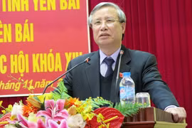 Ông Trần Quốc Vượng phát biểu tại hội nghị tiếp xúc cử tri. (Ảnh: Đinh Hữu Dư/TTXVN)