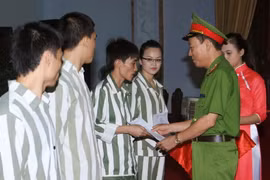 Trao Quyết định đặc xá cho các phạm nhân tại Trại giam Phú Sơn 4 (Bộ Công an). (Ảnh: Doãn Tấn/TTXVN)