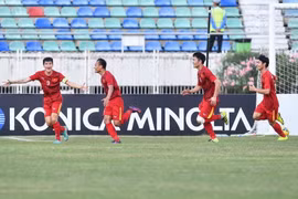 Các cầu thủ Việt Nam ăn mừng sau bàn thắng của Trọng Hoàng trong trận đấu với Malaysia. (Nguồn: affsuzukicup.com)