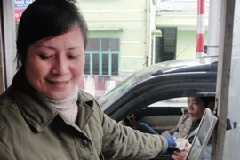 Số phận nhiều nhân viên bán vé trạm thu phí vẫn chưa được quyết định sau khi "xóa" trạm thu phí. (Ảnh: Việt Hùng/Vietnam+)