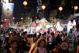 Tuyến phố xung quanh Hồ Gươm sẽ không có xe cá nhân vào cuối tuần. (Ảnh: internet)