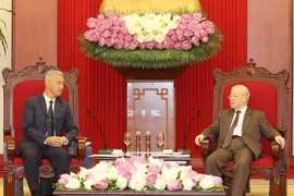 Tổng Bí thư Nguyễn Phú Trọng tiếp ông Anouphap Tounalom, Bí thư Trung ương Đảng Nhân dân Cách mạng Lào, Bí thư Thành ủy, Chủ tịch Hội đồng Nhân dân Thủ đô Vientiane (Lào) thăm và làm việc tại Việt Nam. (Ảnh: Trí Dũng/TTXVN)