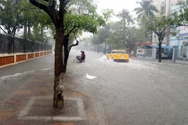 Tại thành phố Thái Bình, mưa lớn khiến nhiều tuyến phố chính bị ngập nặng. (Ảnh: Nguyễn Công Hải/TTXVN)