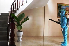 Ngành y tế Quảng Bình nỗ lực triển khai đồng bộ các biện pháp phòng, chống dịch sốt xuất huyêt. (Ảnh: TTXVN phát)