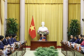 Chủ tịch nước Nguyễn Xuân Phúc tiếp các đại biểu Ban Thanh niên, Đảng Dân chủ Tự do Nhật Bản. (Ảnh: Thống Nhất/TTXVN)