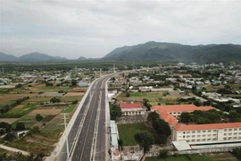 Tuyến tránh Quốc lộ 56 chạy qua thành phố Bà Rịa, đây sẽ là điểm cuối của dự án đường cao tốc Biên Hòa-Vũng Tàu. (Ảnh: Hoàng Nhị/TTXVN)